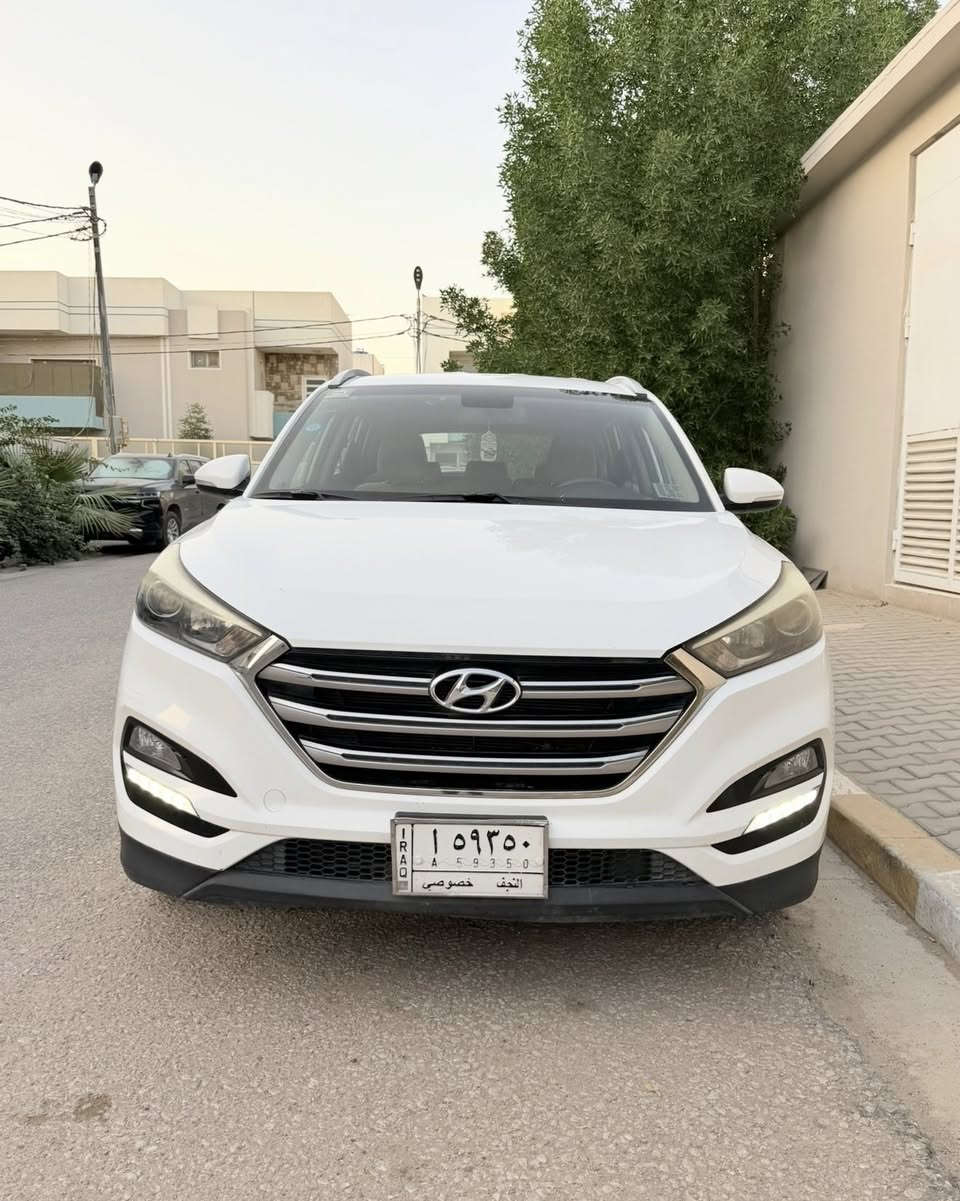 السلام عليكم توكسان خليجي موديل 2018  خليجي. رقم نجف مكينه 2000  ماشيه 167الف مكفوله السياره  بيه بارد بالباب وبارد بالجنطه مواصفات السياره مري شفط دبل لد امامي تبريد خلفي حساسات كاميرا  تحكمات ستيرن السعر ١٧٣ وبيه مجال بسيط 
مكان السياره النجف للاتصال ***********
