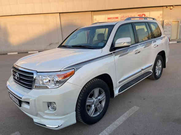 السلام عليكم
تيوتا لاندكروز 
موديل 2013 فئه البريم
السياره كامله مابيها نقص برغي
بيها بولش وحمام جديد 
عليها دوشمه بلون الداخل لبلادي
عليها تخم تايرات جديد
السياره ماشيه 160 الف حقيقي
رقم بغداد بّــ اسمي تحويل ثاني يوم
ملاحضه/ السياره اني مبدل الها دعاميات بدون لا طخه ولا اي شي للجماليه فقط و
القديمات موجودات عندي هنه والشباك
سونار السياره مرفق ويه الصور
سعر السياره 365$ وبيها مجال بسيط
مكان السياره بغداد الشعب
وهذا رقمي***********
