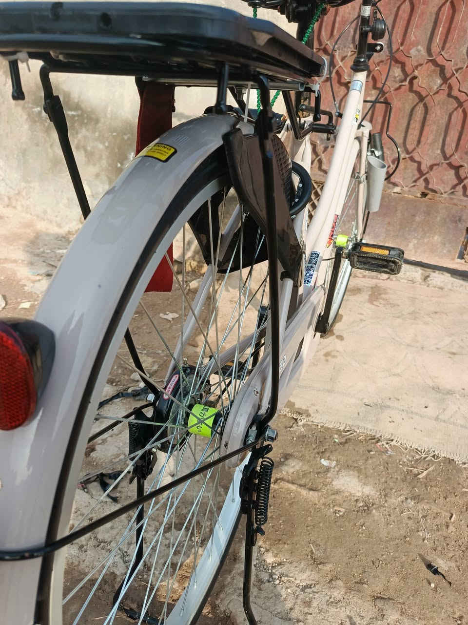 سلام عليكم  بيسكل لبيع بناتي بعده زيرو لبيع مستعجل عله بيعته سعر خاص / ***********
