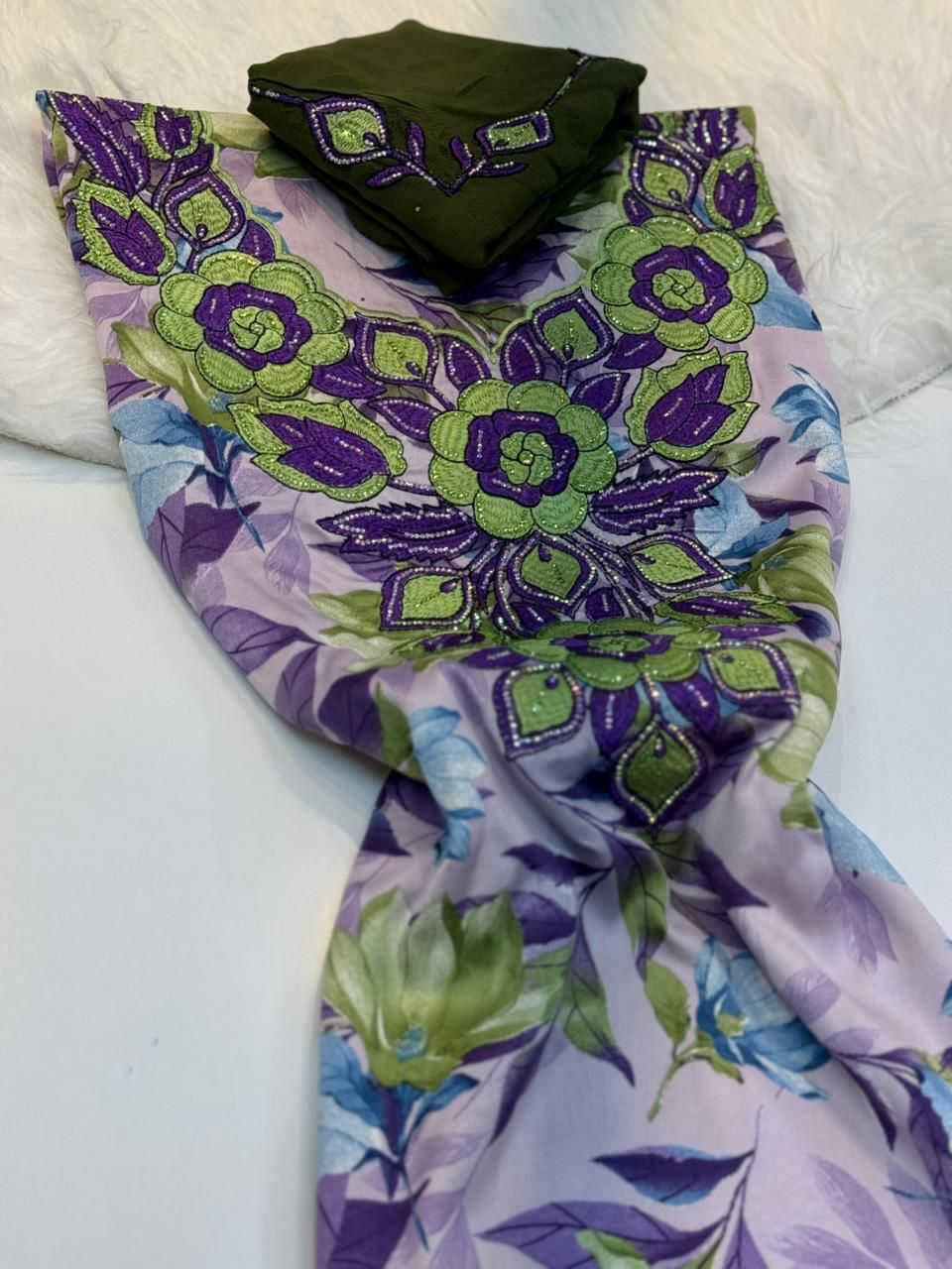 مخور حرير اندنوسي 😍

مع شيله..

قياس القطعه 4 متر

التجهيز يكون مشكل مو اختيار

سعر الدرزن 260 ألف


**إذا كنت صاحب هذا الإعلان وتريد حذفه لأي سبب، رجاءا أرسل رسالة إلى الدعم الفني**