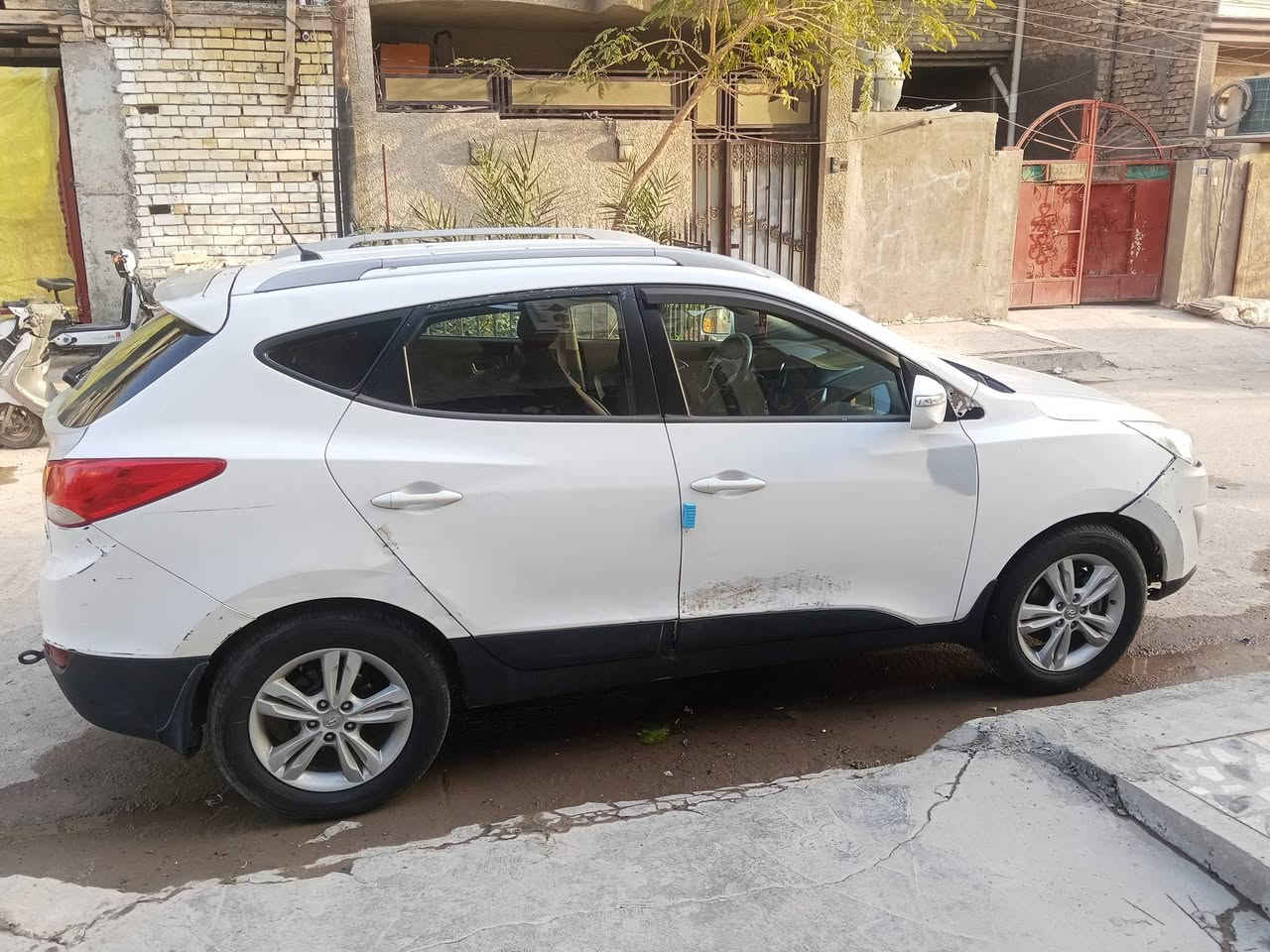 توسان 2013 رقم بغداد خليجي السيارة 
محرك 2000 دوش
شاشه اشاير مري
الضربات البيهه موضحات بل صور 
السعر 99
مكاني بغداد البلديات 
***********
