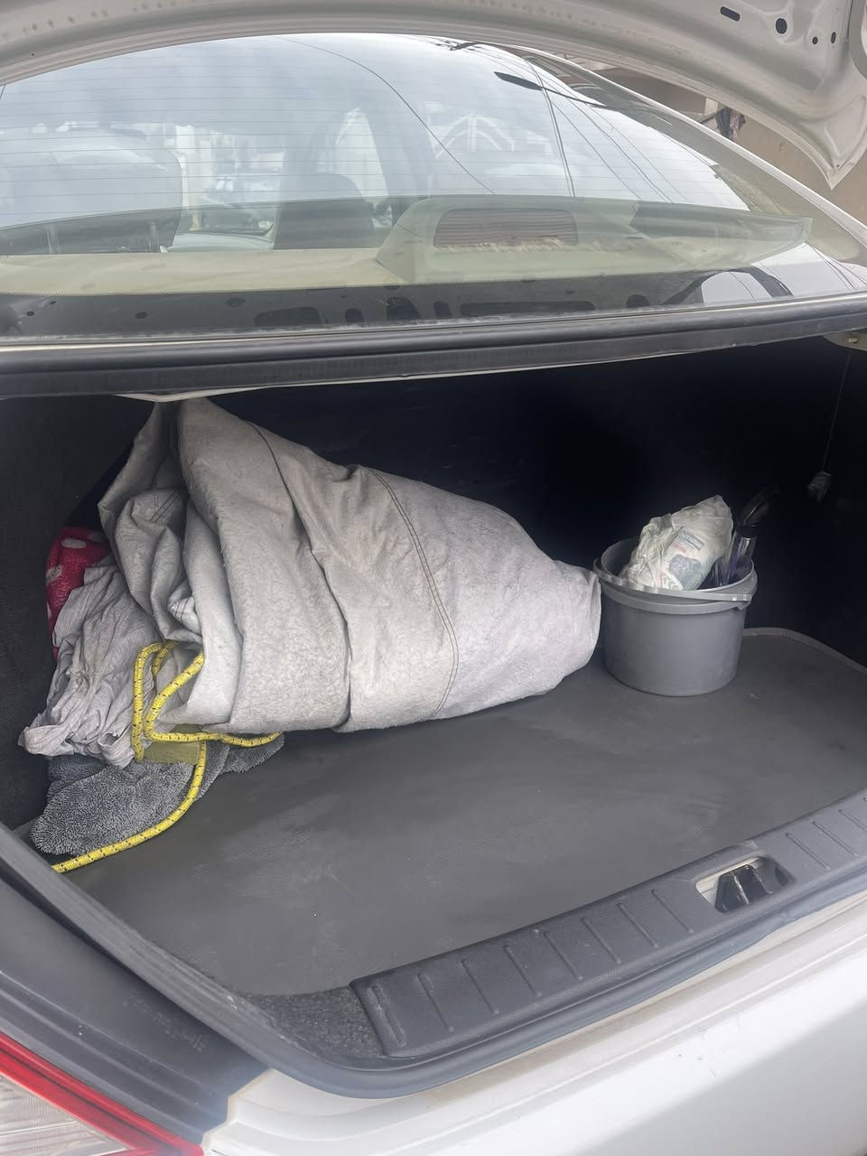 سلام عليكم نيسان سني 2025ماشيه ٤١ الف  مدوشمه كامله ارضيه بيها طخه بلباب والهلال الخلفي  *********** سعر ١٢٢ وبيها مجال العنوان بغداد الدوره
