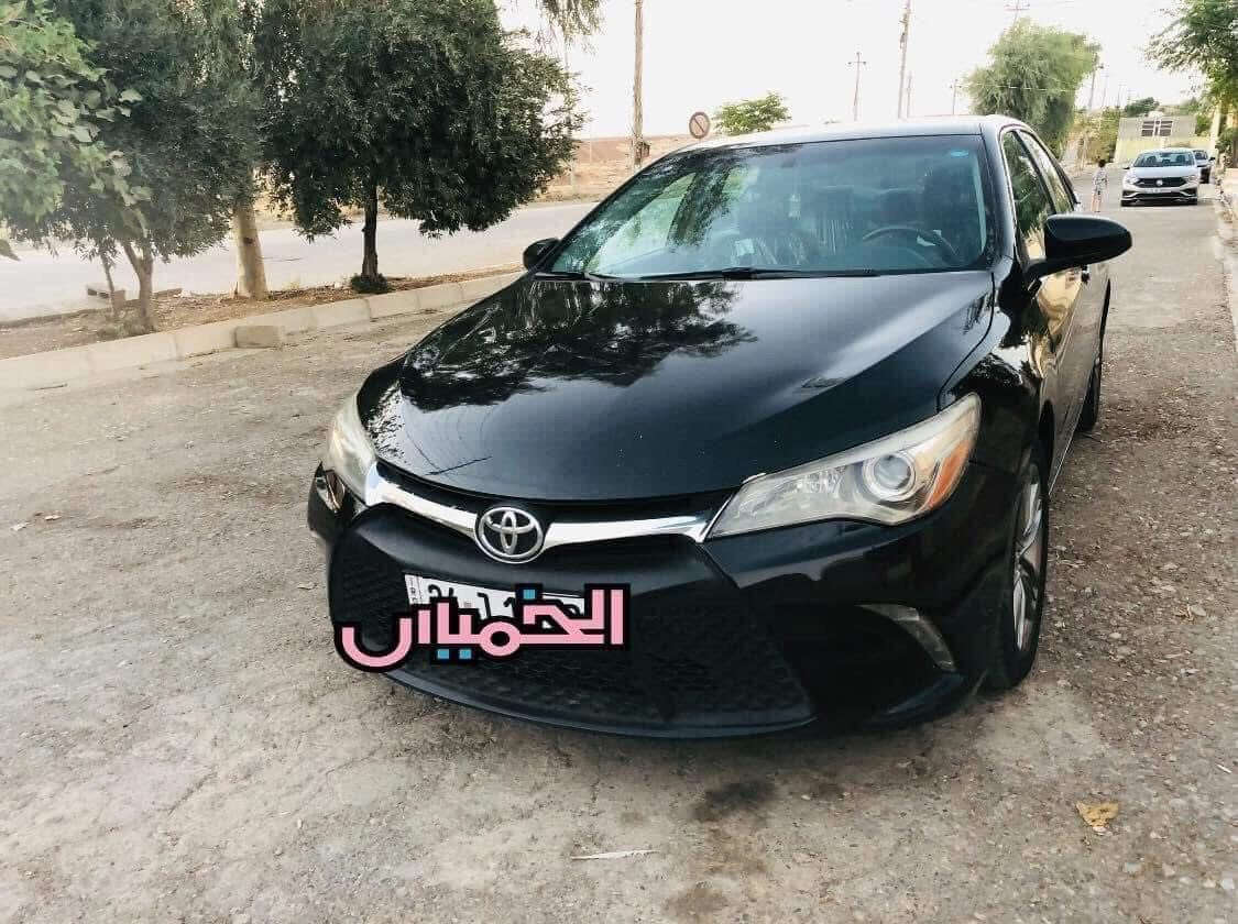 � للبيع: تويوتا كامري SE موديل 2017 (وارد أمريكي)
• 📍 الموقع: دهوك
 • 💰 السعر المطلوب: 16,000 دولار
 • 🎨 اللون: أسود
 • 📏 الممشى: 125 ألف ميل
 • 🛠 الضرر: وارد أمريكي – الضرر موضح بالصور

المواصفات:

 • فئة SE سبورت
 • محرك 2.5 بنزين اقتصادي وقوي
 • قير أوتوماتيك
 • شاشة وسطية + كاميرا خلفية
 • تحكم بالمقود (ستيرن)
 • بلوتوث وAUX وUSB
 • مثبت سرعة
 • سويج (مفتاح عادي) 
 • تكييف ممتاز
 • زجاج كهرباء
 • مرايا كهرباء
 • كشنات قماش و نص جلد) بحالة جيدة

السيارة بحالة جيدة للاستخدام اليومي، محرك وجير ممتازين، تحتاج مشاهدة على الطبيعة.
المعاينة في دهوك
للتواصل خاص أو اتصال

‭0750 344 8562‬
