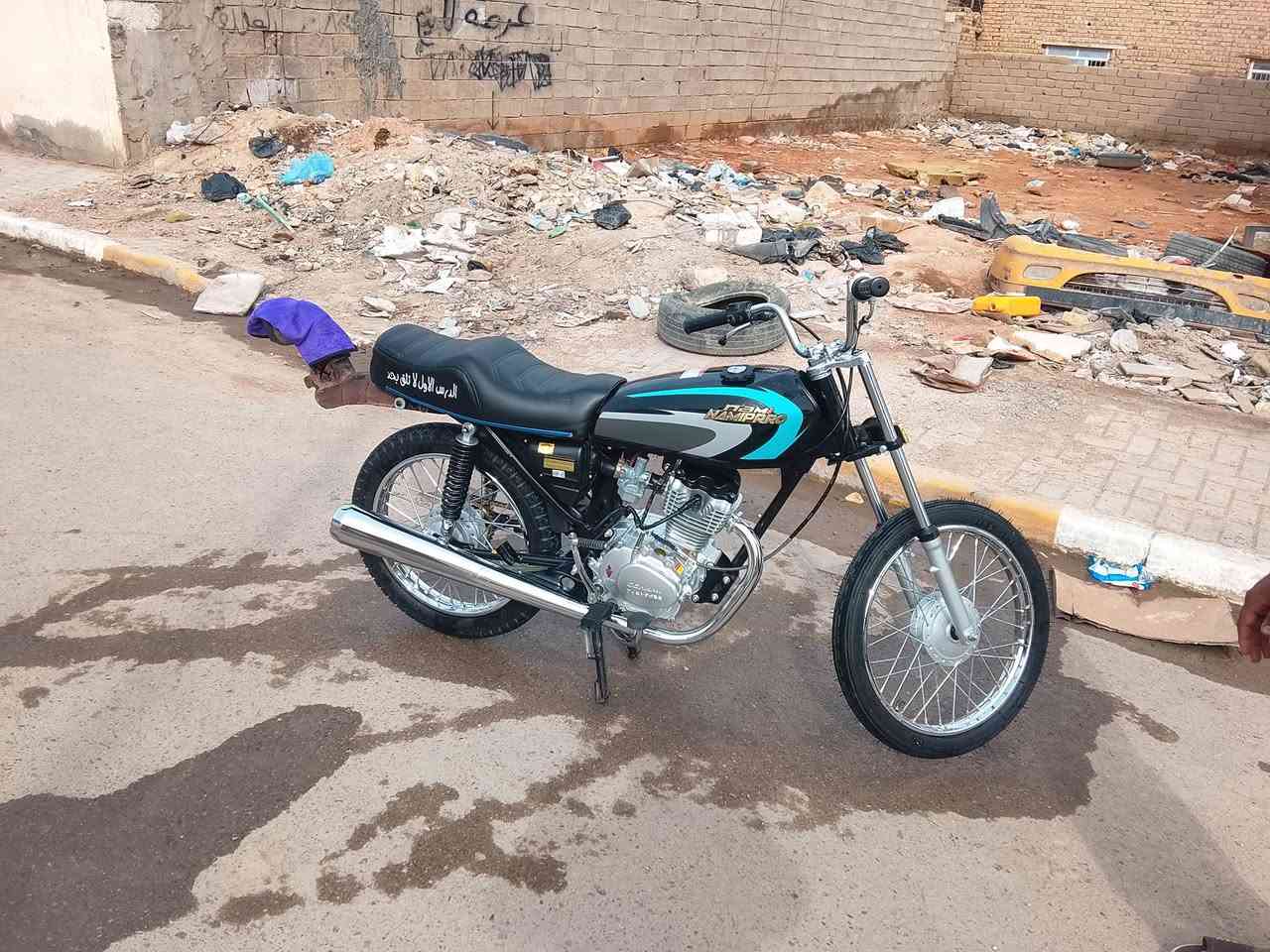 سلام عليكم دراجه للبيع شاصي ارشه 21اوراق اصولي بي معامله مال رقم واصله الل بصمه ولتعمير كله 2026 مكينه سيجي نامه ام الصليب ال احمر صارله 15من تعمرت  اول تبديله دهن السعر خاص او اتصل ***********
