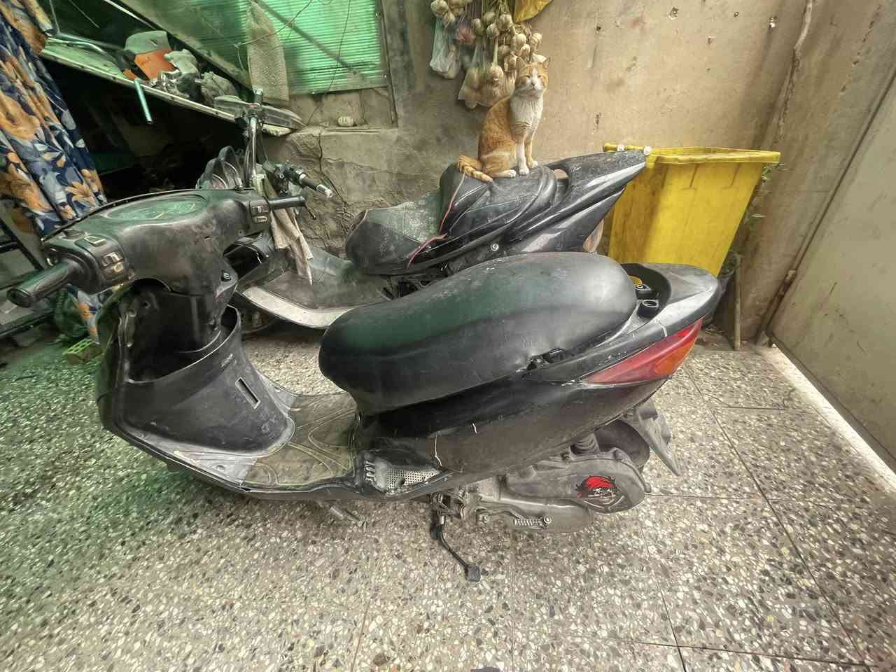 دراجة بريز للبيع ٣٠٠ وبيها مجال بسيط
سلف هندر كفراتها ٨٠٪؜ 

كهربائياتها شغاله 

كابريتر تجاري 

لا نضوح لا تبخير 

صالنصه طاكه 

بغداد الاعظميه


**إذا كنت صاحب هذا الإعلان وتريد حذفه لأي سبب، رجاءا أرسل رسالة إلى الدعم الفني**