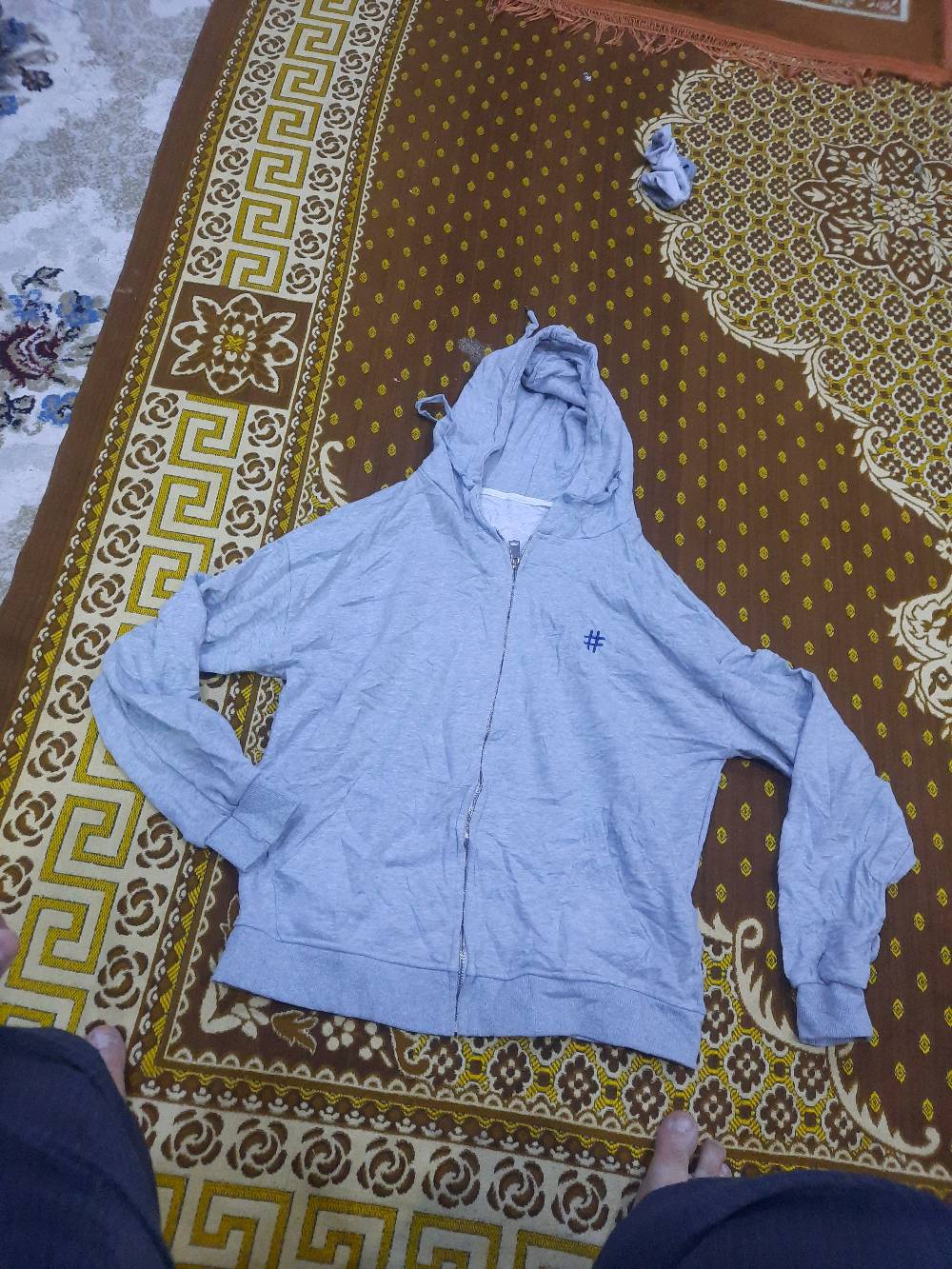 شليف هودي بالة مستعمل نظيف ٣٥ قطعة تقريبا 

