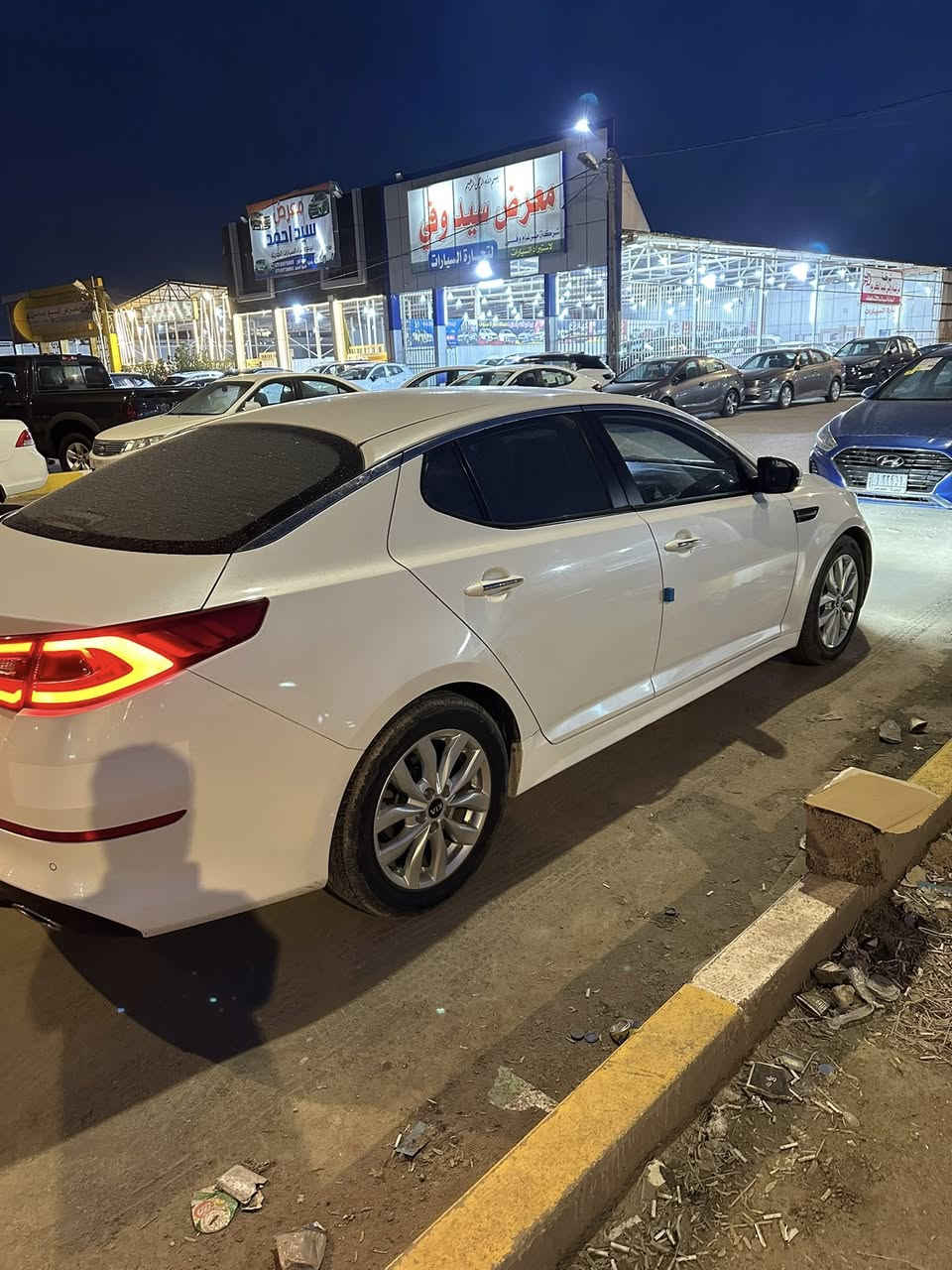 كيا اوبتيما 2015رقم بصره دولي خليجيه وباسمي مكينه 2000طخم تاير جديد ماشيه 140السياره مكفوله من الصبغ والظربه والبادره 
ماعدا تبديل باب الخلفي جهت السايق ابيض صدفي بلون السياره مال الوكاله خليجي شرط مابين سياره فول موصفات ماعدا البصمه  السعر 155
واذا اكو مراوس بسوناتا خليجه 
(14او 15) المهم خليجيه

‭0782 716 5496‬ناصريه مركز
