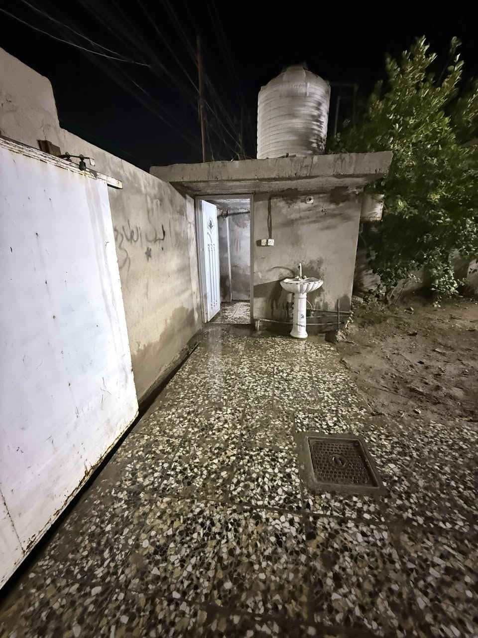 سلام عليكم بيت لإيجار بدايت
شارع الذاعه بيت طابقين اربع
غرف نوم مطبغ ستقبال
+حديقه+كراج الاستفسار ***********
