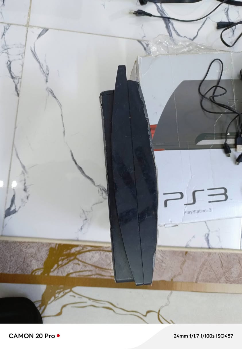 السلام عليكم ps3 اسلم ماداخل تصليح نضيف هارد داخلي 350 جيجا
ملاحضه جبتله تحويله HD  لأن بي مشكله بالمكان  HD وهسه أشتغل طبيعي  على دقه 1080 HD الجهاز ماداخل تصليح  وشغال 100 على 100 ملحقاته كامله، 2 جوستك ملاحضه  ثنينهن الجوستكات بيهن خلل بواحد من الشفتات 
السعر 105 وبي مجال بسيط تجي تفحص على راحتك واذا جهاز مو شغال يرجع ونطيك بي ضمان يومين الرقم
 ***********
