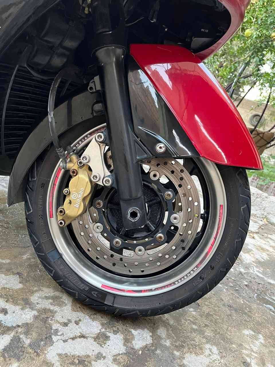 Tmax500 2008
دراجه مكفوله كفاله عامه 
نضافته الدراجه 100/100
ماشيه 24 الف قابل للزياده
دراجه عليه منضومه ابركات ابرمبو 
عنوان بغداد رقم الهاتف ***********
                              وتساب***********
