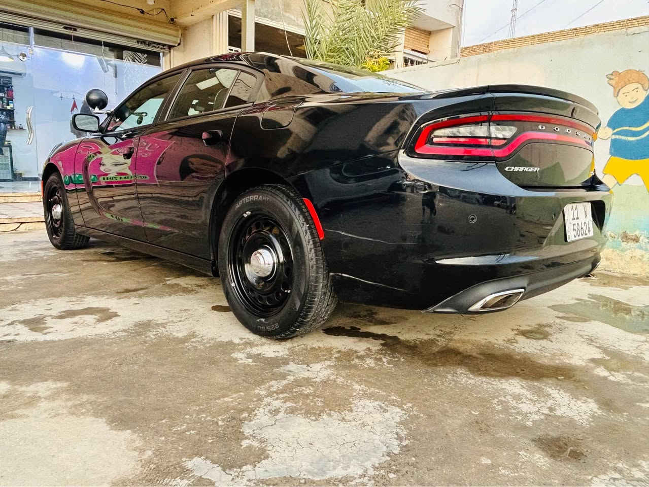 دوج جارجر بولسي فور ويل مديل 23 
بدون ايرباك جاملغ خلفي صبغ وقبق جنطه مبدل نفس الون 
سياره جديده معنه الكلمه 
لات زنون بلادي رادارت خلفي وجانبي 
كشنات جلد السياره ماشيه 40 الف ميل 
العنوان بغداد القاهر 
***********
السعر. 215 وبيه مجال قليل بغداد, العراق
