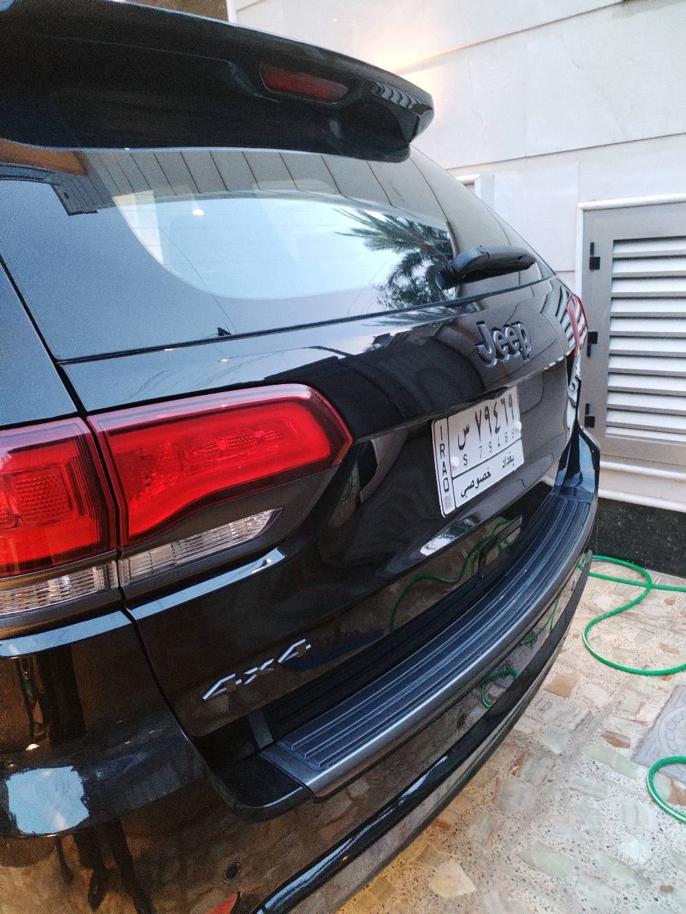 جيب كراند شيرو كي الفئه الثمانينيهth80  موديل 2021 وارد ماشيه 42 ميل  رادار امامي بيها صبغ نص احزام اثر شخوط  حادثها الجاملغ الايسر   لغود شاصي  ايرباكات كلهن مكفولات السياره باسمي واني مستوردها واني مصلحها .سياره ماناقصها اي شي   مراوس برادو  حسب الاتفاق  عنواني بغداد 