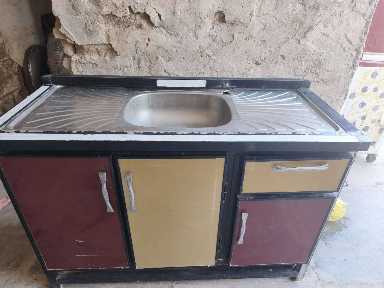 سنك عدد ٢ نضيفات كلش واحد متر وثاني تقريبا متر وربع
***********
