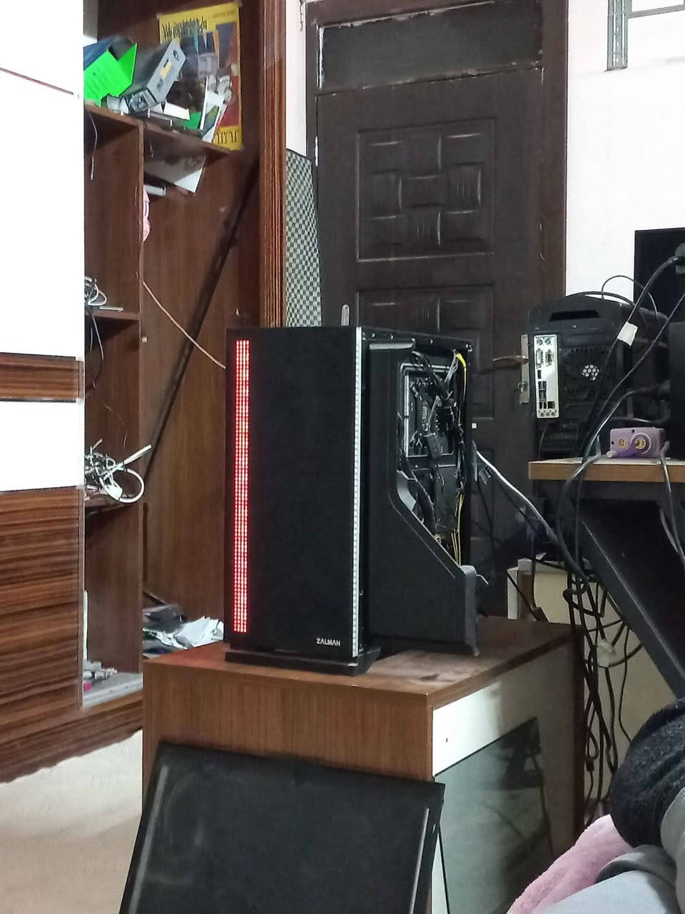 السلام عليكم اخوان pc مستعمل لل بيع الموصفات كل تالي
I7 9700k
Rtx 2060 super 
2 tb hhd 
SSD 256gb 
Msi motherboard Z390
16g ram T-Force 2666Mhz
Zalman 600W PSU
Zalman Tempered glass Case
تبريد مائي مغلق لمعالج
الحاسبه نظيفه ول معجون الحراري مبدل 
بس ناوي احذر تره المروحي الأمامية عطلانه موجود باخر صوره
رايده ب 550 وبيه مجال السعر يتناقش لمهتم خل يراسلني خاص او على هاذ الرقم ***********  العنوان بل ناصريه و توصيل محافظات موجود
