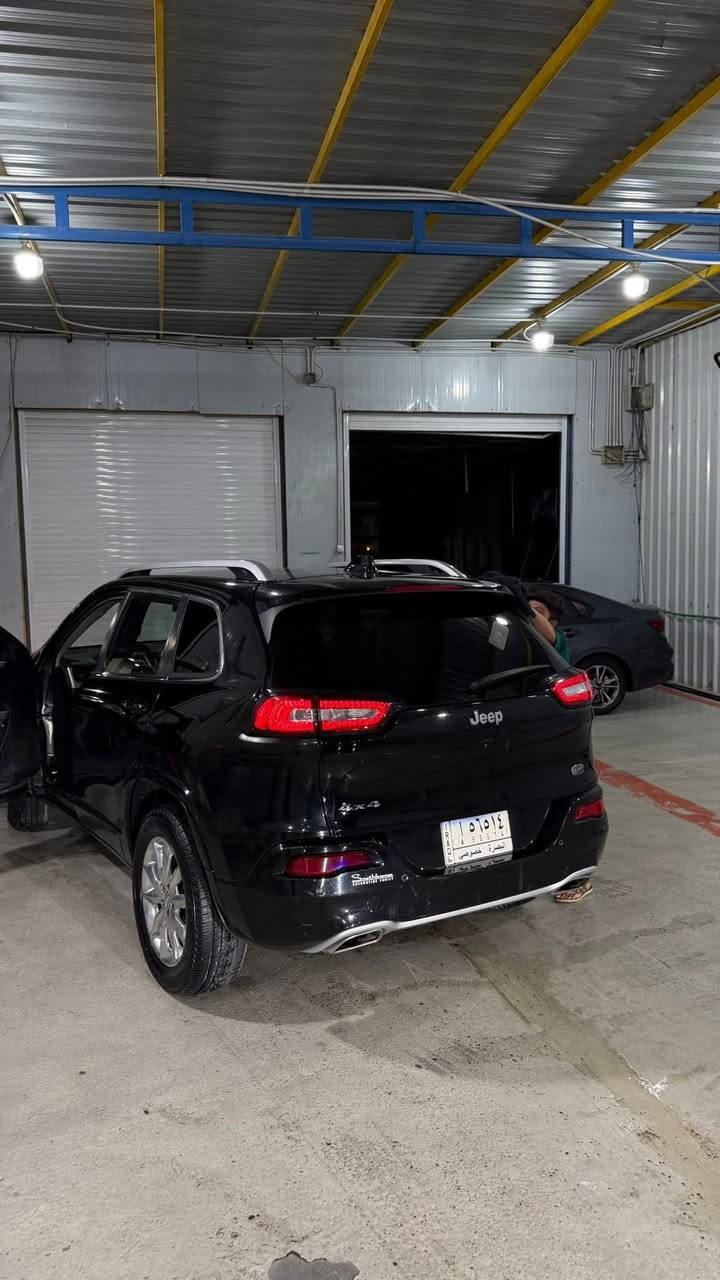 جيب بزون 2018اوفر لاندV6 سته سلندر
رد امريكي حادث جاملغ وباب وشويه من البنيد وبلعراق جاملف خلفي وباب صار بيه بجم كبس كفاله شواصي ولغود ومكينه وكير  بيع مستعجل السياره نضيفه وماشيه 65 الف 
وبسمي تحويل ثاني يوم مكاني بصرة
السعر 126 بيع مستعجل 
للأستفسار ***********
