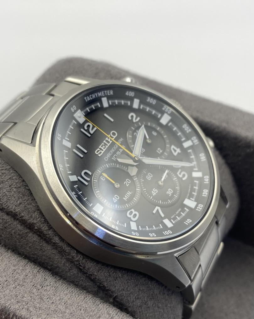 SEIKO 
كوارتز 
كرونوغراف 
ساعة ايقاف 
قطر ٤٣ 
مستعمل نظافة جيدة جدًا 
الحلقات كاملة 
السعر طيب


**إذا كنت صاحب هذا الإعلان وتريد حذفه لأي سبب، رجاءا أرسل رسالة إلى الدعم الفني**