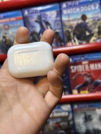 سماعة ابل ايربود برو نضافة 90/100  السعر 95 الف او بية مجال   07805404...