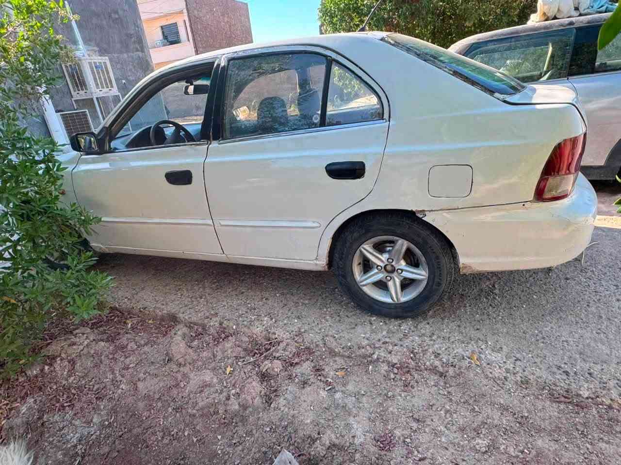 للبيع اكسنت ٢٠٠١ سياره مال عمل  تحويل ثاني يوم رقمها نكليزي ٢٠ وبيها مجال ***********
