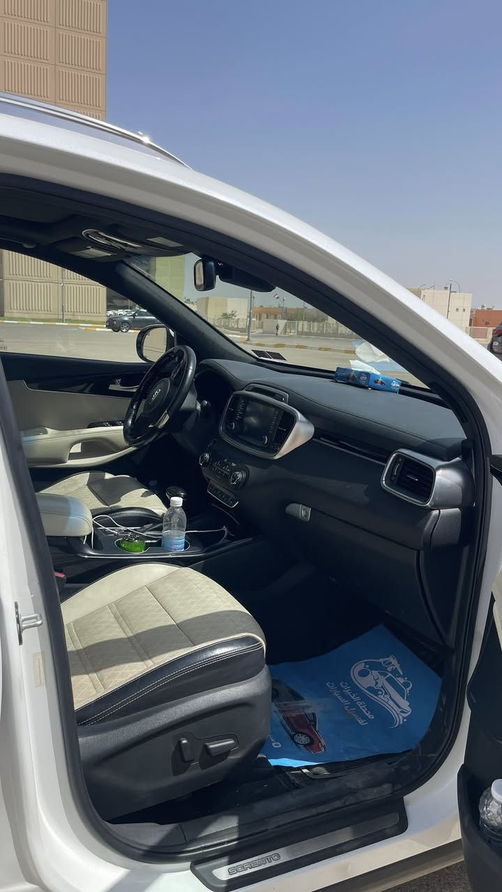 للبيع Kia Sorento SXL — أعلى فئة SXL 🔥

إذا تدور SUV عائلية فخمة، قوية، ومريحة بنفس الوقت، هاي فرصة نادرة.
7 راكب حقيقي + دفع رباعي AWD + محرك 6 سلندر أداءه ممتاز وثبات عالي بالطريق.

السيارة وارد أمريكي
الحادث كان خفيف جدًا وتم التصليح باحتراف

أهم المواصفات:
✅ بانوراما كاملة
✅ جلد فاخر
✅ تبريد وتسخين مقاعد
✅ تشغيل بصمة وستارت
✅ كاميرات + حساسات
✅ شاشات ونظام صوت قوي
✅ باب خلفي كهربائي
✅ جنوط وكالة
✅ دبل AWD للطرق والسفر
✅ استخدام مرتب جدًا

السيارة نظيفة من الداخل والخارج وتنافس موديلات أحدث من ناحية المواصفات والراحة.
مو سيارة تعبانة ولا شغل مكاتب، سيارة استخدام شخصي ومحافظة.

الممشى: (59) ميل
السعر: (112) ورقة
الموقع: (بسماية)

للمهتمين التواصل خاص أو اتصال ☎️
***********
والفحص بأي مكان يريده الشاري .
