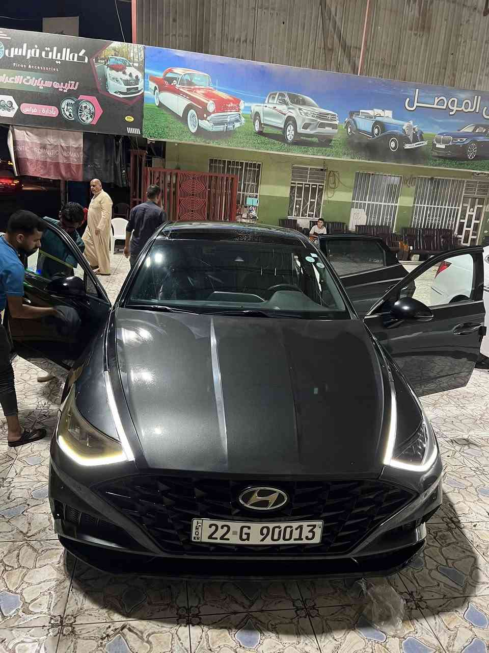 سوناتا لمتد فول2023 فول
بانورما 
محرك تيربو15 المرغوب طياره🚀
كشنات جلد 
حساسات بل مري 
لادار بل مري
حساسات بل دعاميه
شفتات ستيرن
شاشه كبيره
سياره فول بعد بيها موصفات
للبيع 162  وبيها مجال
لضرف طارئ 
سونار موجود كندي السياره

مكاني الموصل ***********
