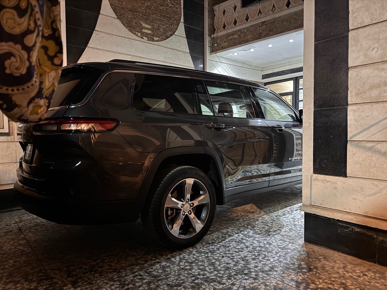 جيب موديل ٢٢ 
٧ راكب
ماشيه ٦٠ 
فول مواصفات 
بانوراما كشنات جلد منفصله شاشه جبيره رادارات ٣٦٠ حساسات خلفيه تدفئه كشنات صندوك كهرباء وباقي المواصفات المعروفه السياره نظيفه جدا 
للبيع او مراوس بسياره اقل 
حادثها جاملغ وباب مال سايق 
مكاني بغداد حي تونس