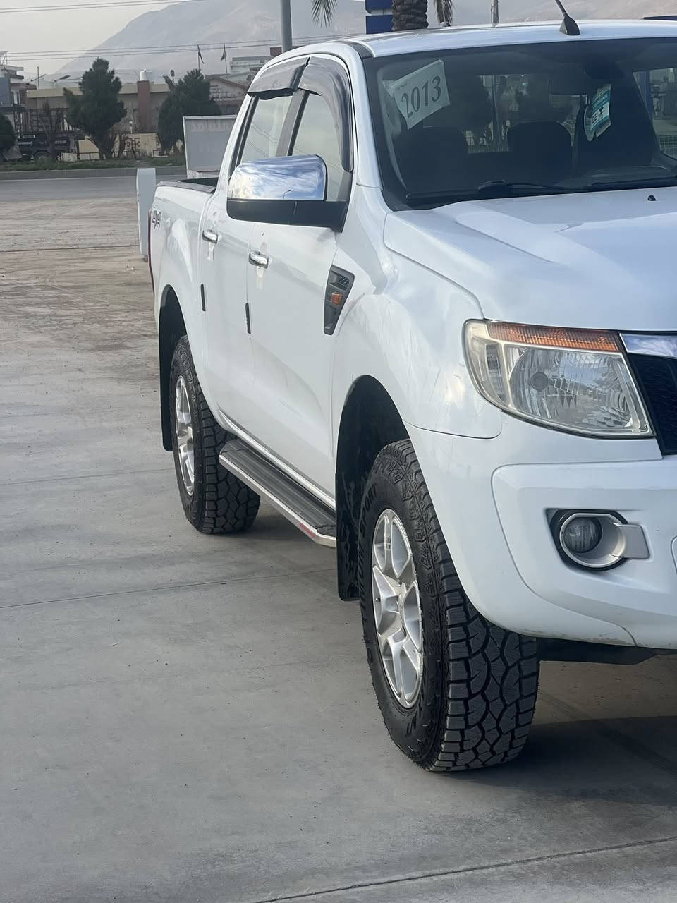 فۆرد ڕەنجەر 2013
گێڕ حادی دەبڵ ئەکسل 
مواسەفات XLT
بێ بۆیاخ 
سەنەوی تا 2030 تازەیە 
کارەبایو توندو تۆڵی بەشەرت
چوار تایەو ویلی لۆکی لەژێرە 
گێڕ مەکینە ئەکسل بەشەرت 
گەر موشتەری نامە بنێرەولە خزمەت دام
***********
