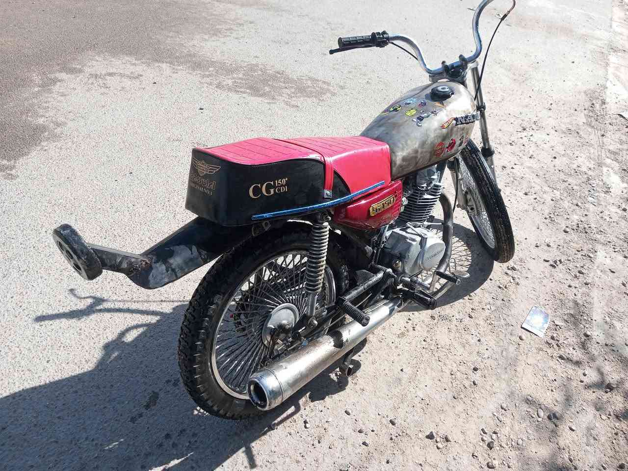 اسلام عليكم دراجه للبيع اوراق اصوليه دراجه نضيفه محرك ناعم مكان محموديه السعر 275 أو  بي مجال بصيط الشراي يتصل ***********
***********
