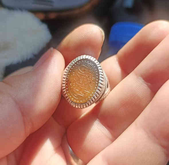 السلام عليكم يماني حر تحفة مخطوط خط احترافي موقع بأسم الخطاط (يافاطمة الزهراء اغيثيني) صياغه ثقيله سعر 70 مكان السماوه توصيل موجود ***********
