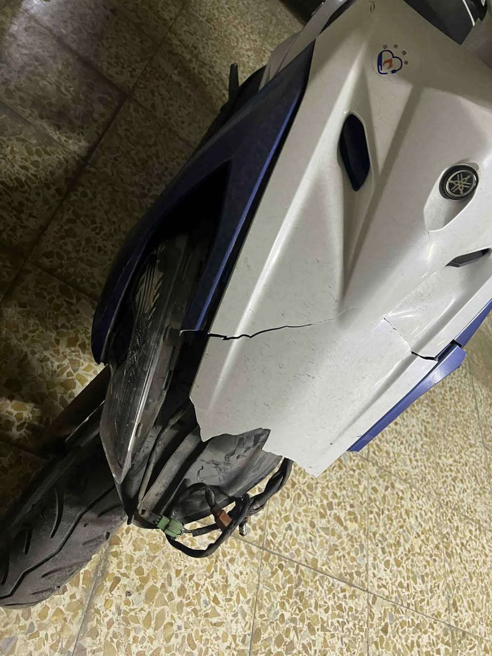 للبيع دراجه اكزز
يحتاجلها كفرات والشاصي مالتها اعوج

السعر:800 وبي مجال
مكاني بغداد العامريه    مستعجل على بيعته
***********
