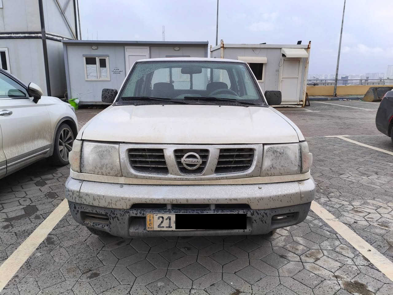 پیکاب نیسان  2002
***********
ڕەقەم سلێمانی بەناوی خۆمەوەیە. سەنەوی مانگی 12 بەسەر دەچێت. تۆ بڵێ ساڵێکی ماوە . 
- تەبرید 
- پاوەر 
- کابرێتەر
- یەک پارچە ڕەش ( چەمەلەغی پێشەوە لای سایەق)
- تۆزێ لە بۆنیتی بۆیاخە و جێ جێ پەڵەی تریشی هەیە . 
- پێشی دەعمێکی سووکی پێوەیە.
- مەکینەی مانگێکە تەشفیتە. 
- گێڕیش ئەوە هەر مەزبووتە.   
- سارد و گەرمی هەمووی مەزبووت
- گڵۆپ و مڵۆپ و گێچ و ئەوانەیشی هەمووی بێ عەیب . 

نرخی 70
تەلەفۆن 
***********
