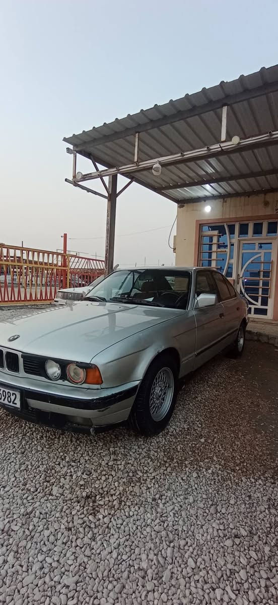 السلام عليكم ورحمه الله وبركاته بي ام للبيع او مراوس موديل ١٩٨٩ حجم 525 اصل كهربائيت حداديه كير مكينه جديد ارقام دولي بيها فقط جاملخ الخلفي بقيه مكفول راعيها يمي بل نجف تحويل مباشر جاهزه السياره مكينه مفتوح 2000 سعرها 45 وبيها شويه اتصل ***********
