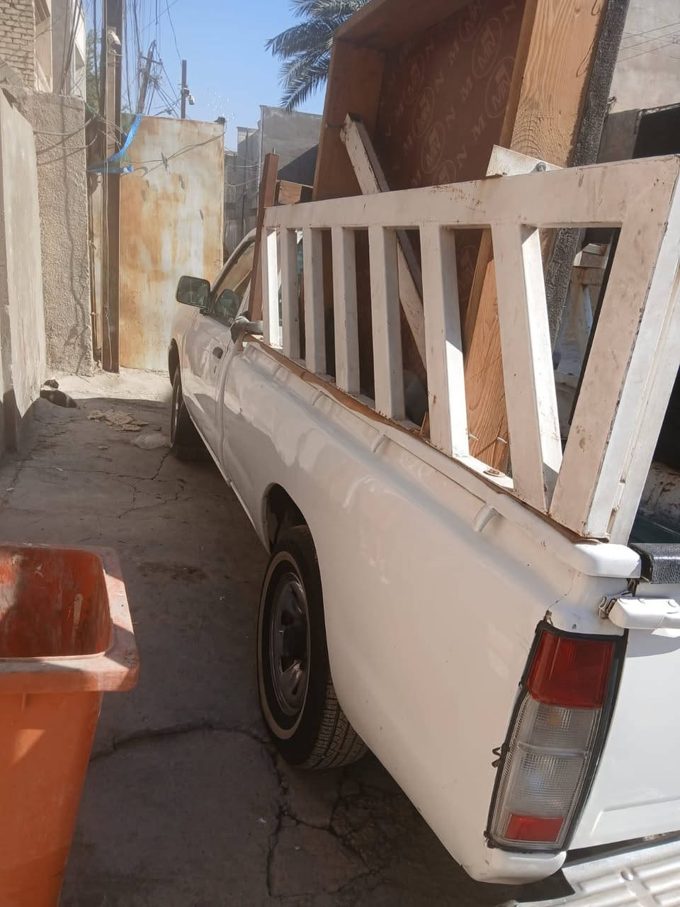 السلام عليكم بيكم تك قماره موديل 2002 السياره خير من الله بيهه ضرب جملغ على البارد سياره مشروع وطني رقم نكليزي السعر 75 وبيه مجال لشراي الرقم ***********
