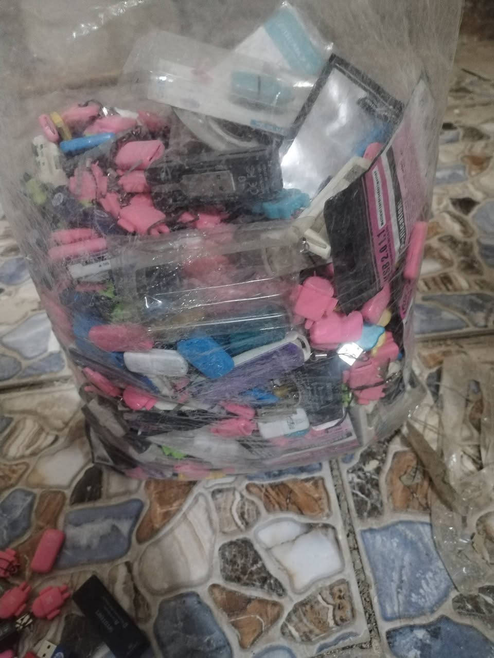 سلام عليكم اخوان عندي هذني كات ريدر حوالي 1000 قطعه اقل جيس جبير كلهن شلعه اب 25 الف


**إذا كنت صاحب هذا الإعلان وتريد حذفه لأي سبب، رجاءا أرسل رسالة إلى الدعم الفني**