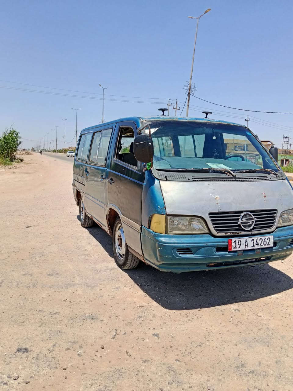 سلام عليكم ستانا للبيع موديل 96 سنويه لل 28 محوره 13 نفر يعني ضايف اله كشن  مكينه صار 4 تيام طالع من التجفيت ***********
