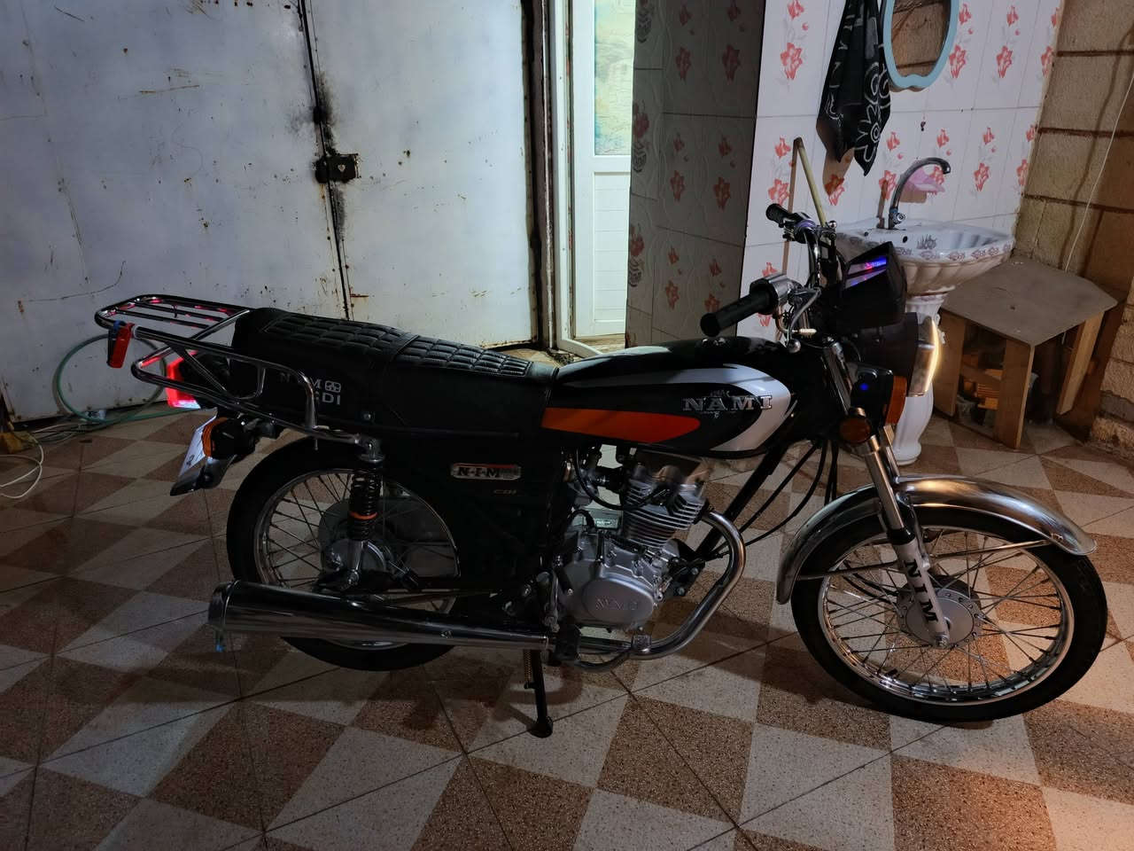 السلام عليكم  نامه موديل  27 صارله شهرين من طالعه من الوكيل ماناقصه شي شخط مابيه اوراق سكنر السعر 660ومجاله  بسيط كلش يعني حق الجيه العنوان حله قرب كراج الموحد الهاتف  ‏‪***********‬‏
