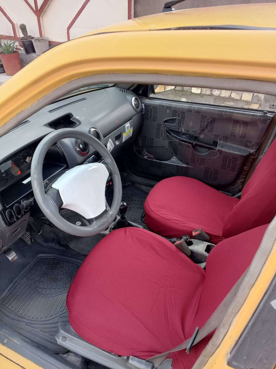 السلام عليكم سايبة موديل 12 كير ومكينة مكفولة كهربائيات شغال السعر 26 أو بيها مجال بسيط عقد مروري مكان المواصلات هيئة وغرامات عليه ***********
