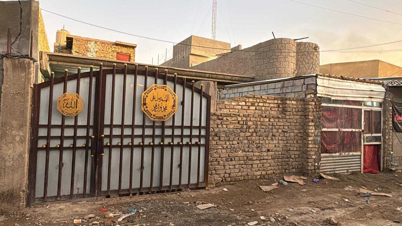 تعلن مجموعه علي للمحامات والعقارات
عن توفر دار سكن مساحه ٢٥٠ متر
واجهيه ١٠ نزال ٢٥ سند ٢٥
الموقع تقاطع 
 العلويه شريفه بنت الحسن
للاستفسار ***********
