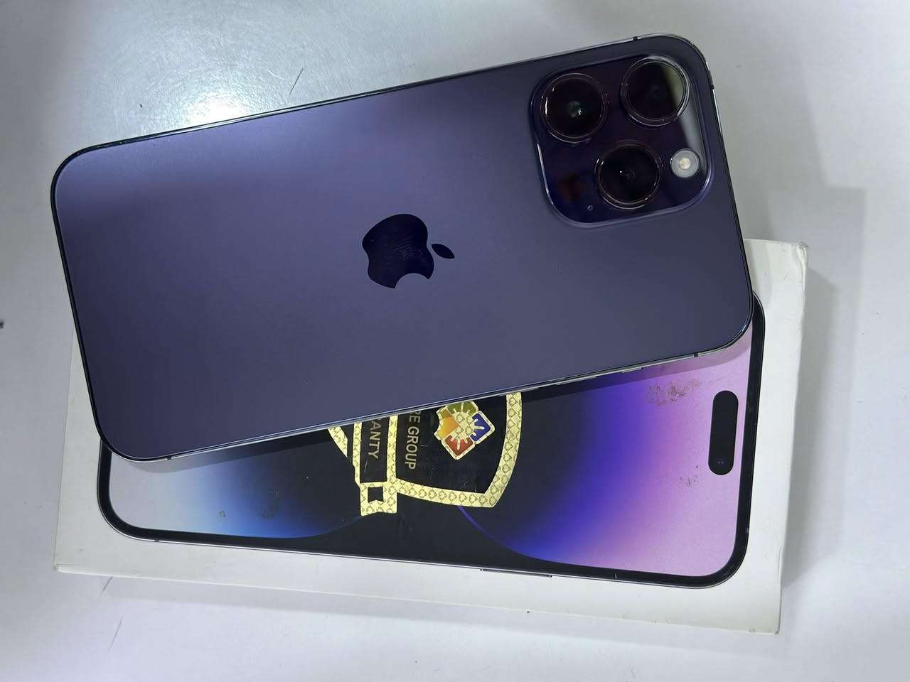 ايفون 14 برو ماكس 
شرق اوسط 
بطاريه 85🔋اصل 
ذاكره 256
وتر 
مكفول من كلشي 
السعر 775بي مجال 
العنوان بابل الحمزه الغربي 
الرقم ***********
