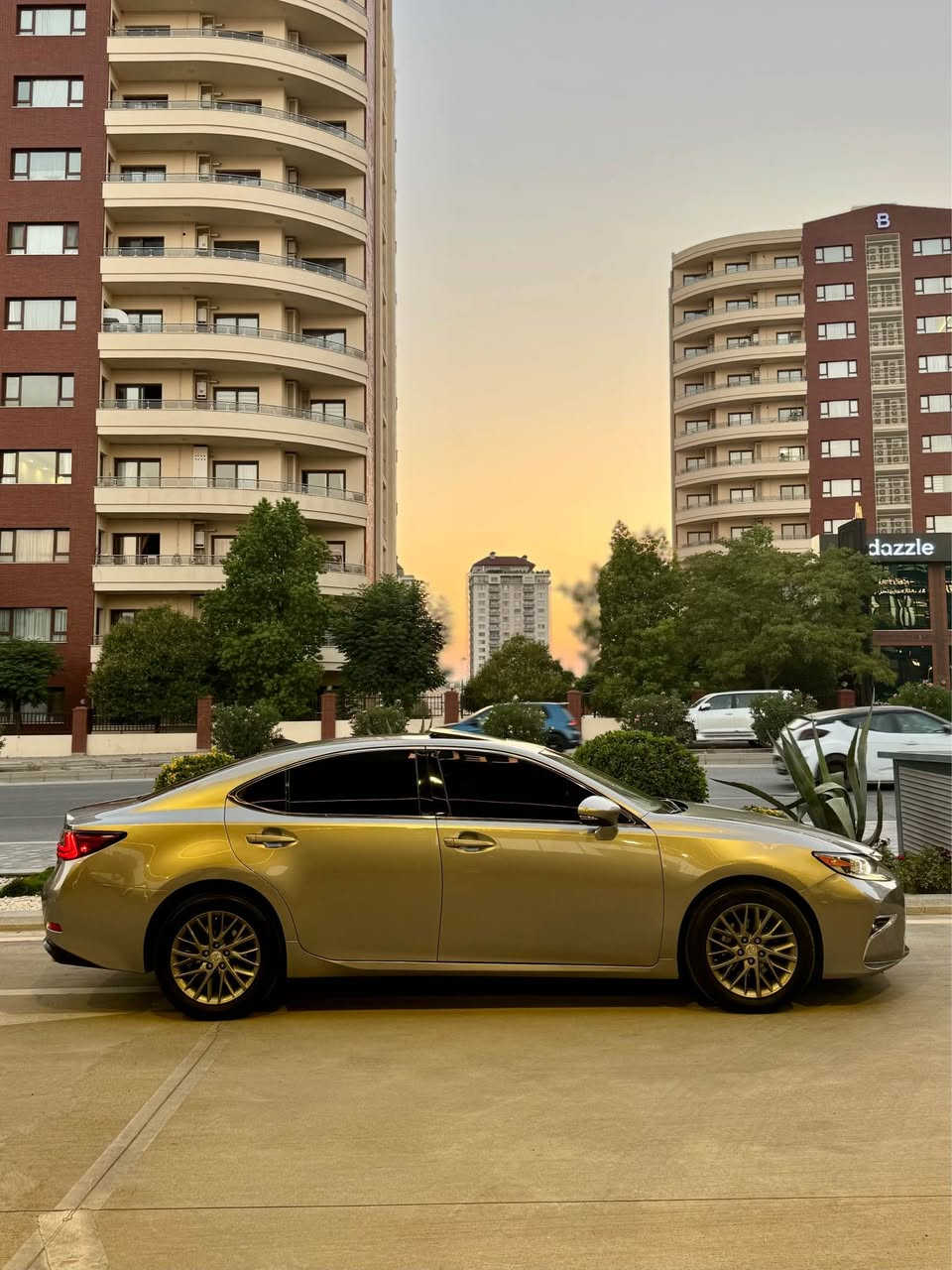 Lexus 2017 ES 350
***********☎️
لێکزز ٢٠١٧ فول مواسەفات 
ناو زەرد - سڵاید - بەسمە - شەخال - حاسەی پێشەوە و دواوە - ڕاداری ئاوێنە - ڕاداری خەتی جادە - کوشن جلد - کوشن سارد و گەرم - سوکان هیتەر - شاشە گەورە - کامێرا  - ماوس - کوشن خەزن میمۆری - کوشن کارەبا - سوکان کارەبا - لایت دەبڵ عەدەسە - لایت لید - لایت ئۆتۆ - تەحدید سورعە - سوکان ڤۆلێۆم - نیزامی لێخوڕینی (ئیکۆ ، نۆرماڵ ، سپۆڕت) - ٤ دەرگا بەسمە .
سەیارەکە یەک پارچەی بۆیاخە بێ ناوگرتن بێ ئێرباگ 
سەنەوی و ڕەقەم و ژینگەی تازەیە 
گێڕ و مەکینە نەکراوەتەوە 
شوێن / سلێمانی 
سعر / ١٩٢$
مۆبایل/*********** السليمانية, العراق
