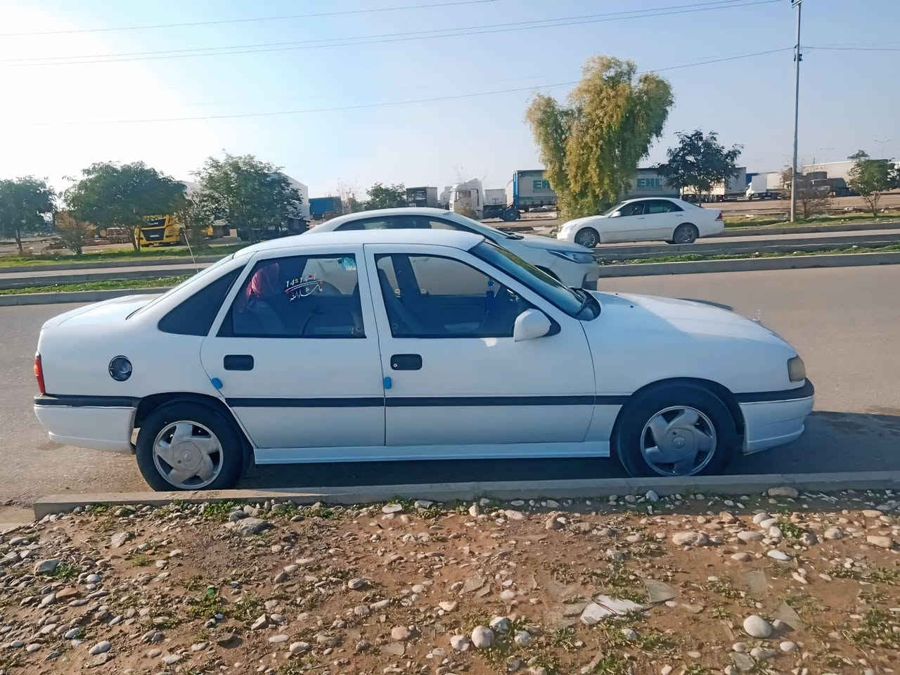 سلام عليكم اوبل فكترا للبيع موديل 1994رقم اربيل بسمي سنويه جديده مكينه20  وكير قبل شهر امبدلهن بلكارتون مصبوغه عام لجماليه سعرها 42ورقه. وبيه مجال  مكان السياره ب كلار رقم الهاتف ***********
