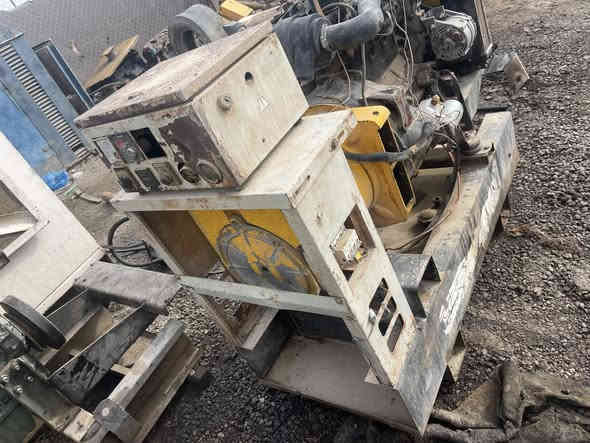 بيركنز 27 كيفي شغال لا تنقيص لا تبخير شغال جاهز مكانها رمادي سعرها 20 ورقه بيها مجال شويه 
***********
