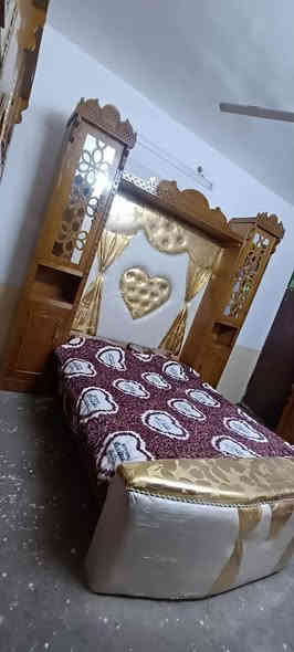 غرفة نوم نظيفه حيل بعدها بنايلونها فصال شغل عراقي خشب رقم 1مع دوشك سعر 900شراي اتصل  علي رقم غير متواجد ع فيس ***********
