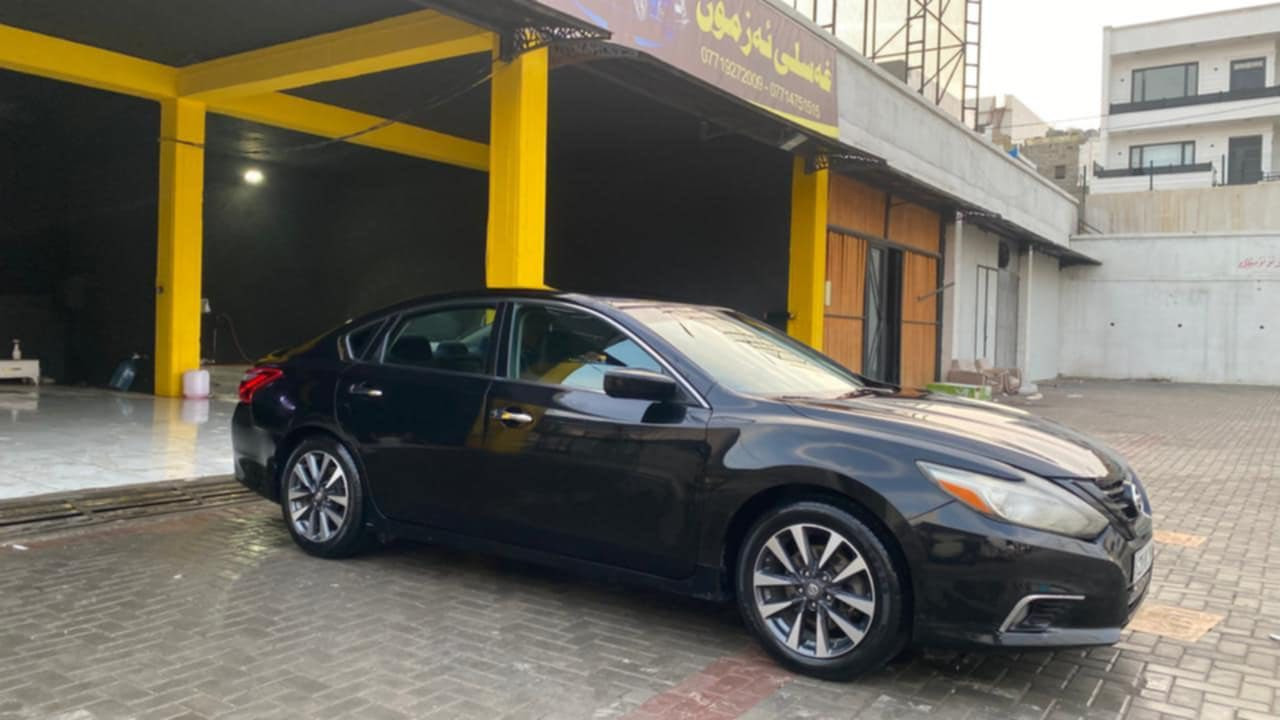 ئەلیمای 2017SVکلین بی بویاخ بی سارد بی شوخت سەیارەک زور جوانە مالی دوستە گیرو مەکینەی بەشەرت بو نرخ پەیوەندی بکە***********
