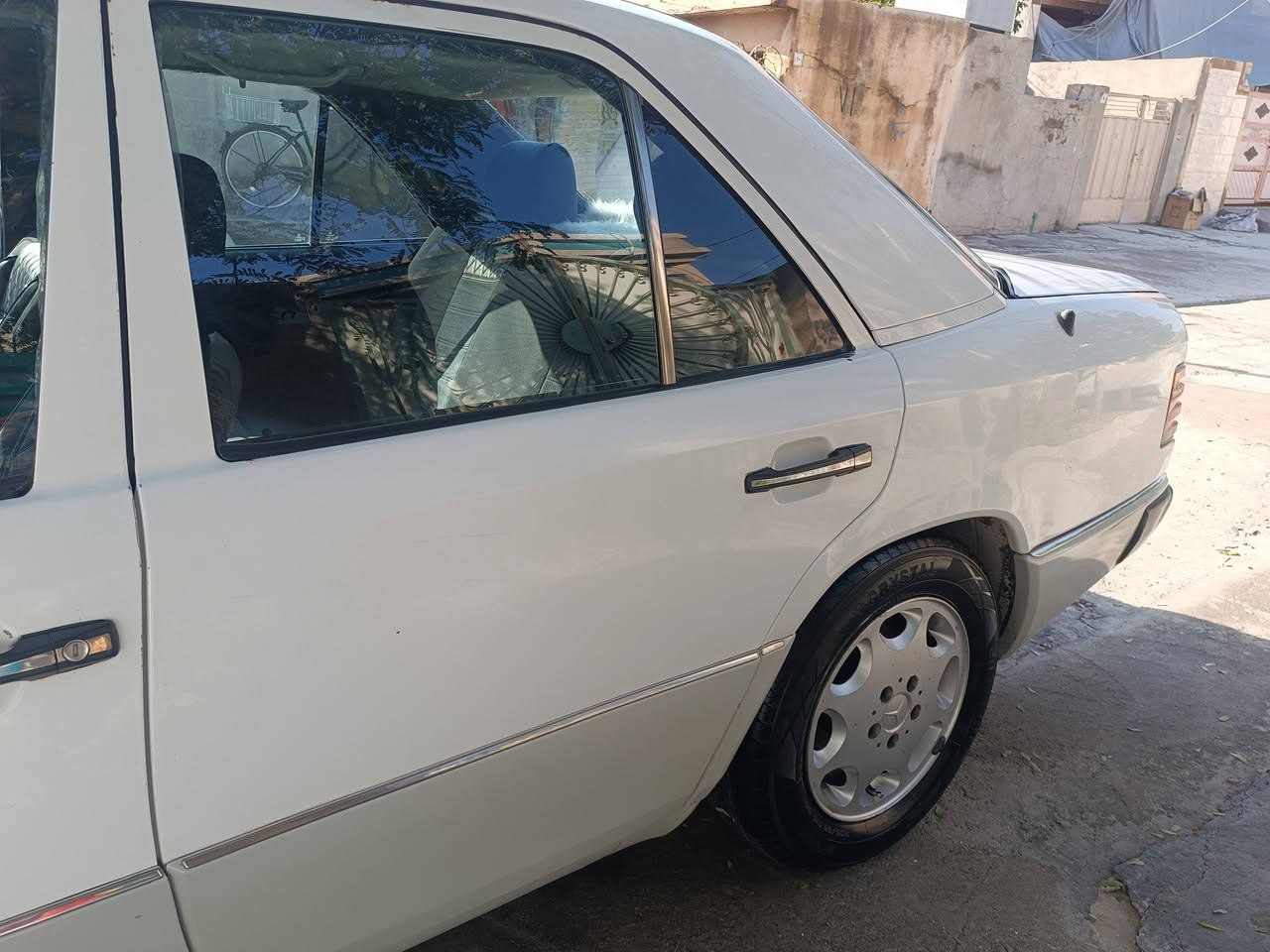 مرسيدس دب موديل 1991محرك 2ونص VVT سياره بدون صبغ عدا نصف جاملغ خلفي صبغ فقط رقم  أربيل مكان كلار ***********
