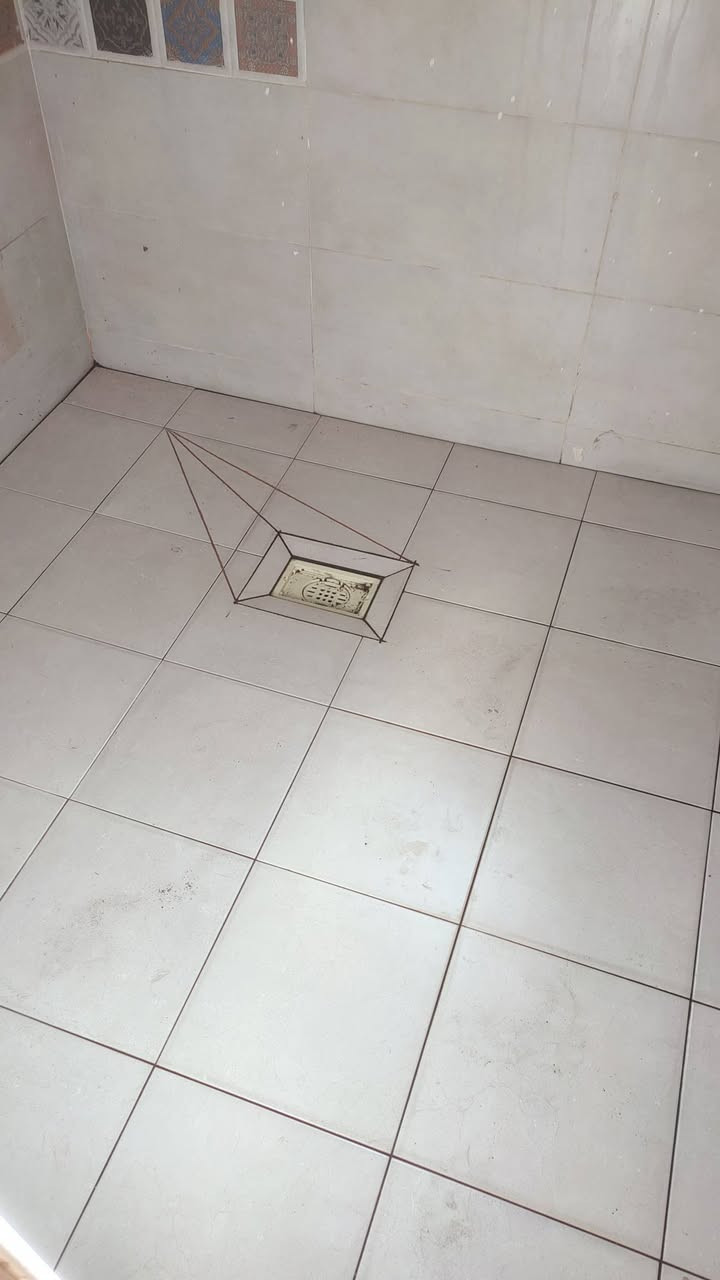 خلفه مصري درجه اولى جداري وارضيه ودرج ***********
