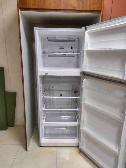 ثلاجة هيتاشي انفيرتر اخت الجديدة سعرها 350 الف بيها ضمان 6 اشهر بلغاز للاستفسار هذا الرقم : ***********
