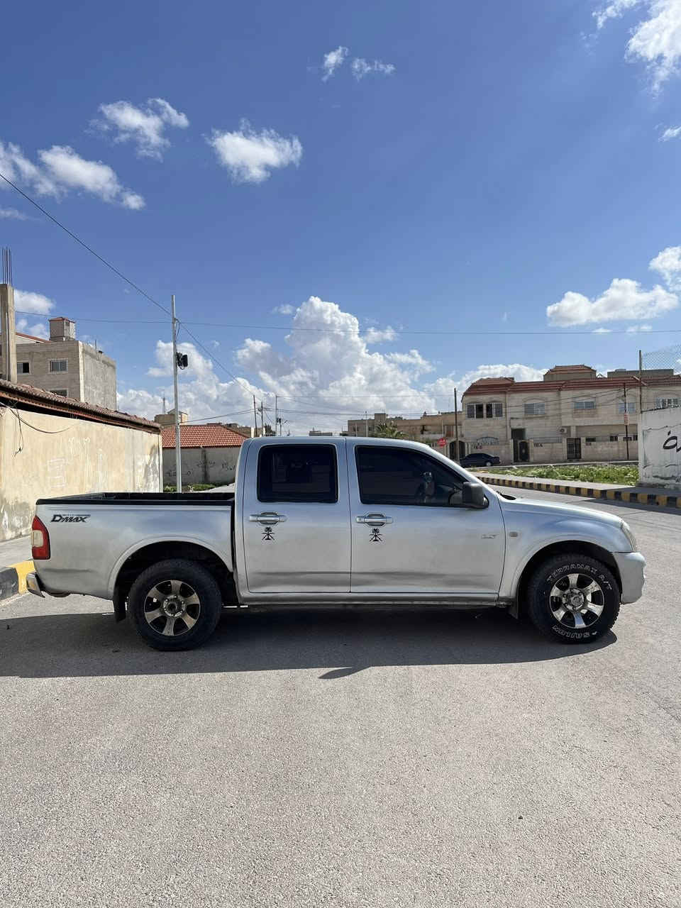 بكم ديماكس موديل 2006 بحالة الشركة. (Ls).
فحصه ثلاث جيد قصعه باعتبار فحص كامل 
ماتور 2800 تيربو وكاااااااااااااالة صاروخ موجة 🚀🚀🚀
دهان جديد وكاااااااالة
مرخصة سنة كاملة 
مكنيك وكااااااااااااااااااالة مش بحاجة إلى اي صيانة 
مشيه الشركة ✈️✈️✈️✈️✈️✈️✈️✈️✈️
مكيف حامي بارد 🔥🔥🔥❄️❄️❄️
قزاز كهربا 
غرفة جلد وكاااااااااااااااالة
جنط ست فرشات 
كوشوك وكاااااااااااااااااالة 
السيارة من حض القناااا يبارك الصاحب النصيب 
السعر.  مغرررررررررررري.  جدددددددددا. 🔥🔥🔥🔥
الموقع المفرق مغير السرحان 
إلاتصال. 0772129772.


**إذا كنت صاحب هذا الإعلان وتريد حذفه لأي سبب، رجاءا أرسل رسالة إلى الدعم الفني**