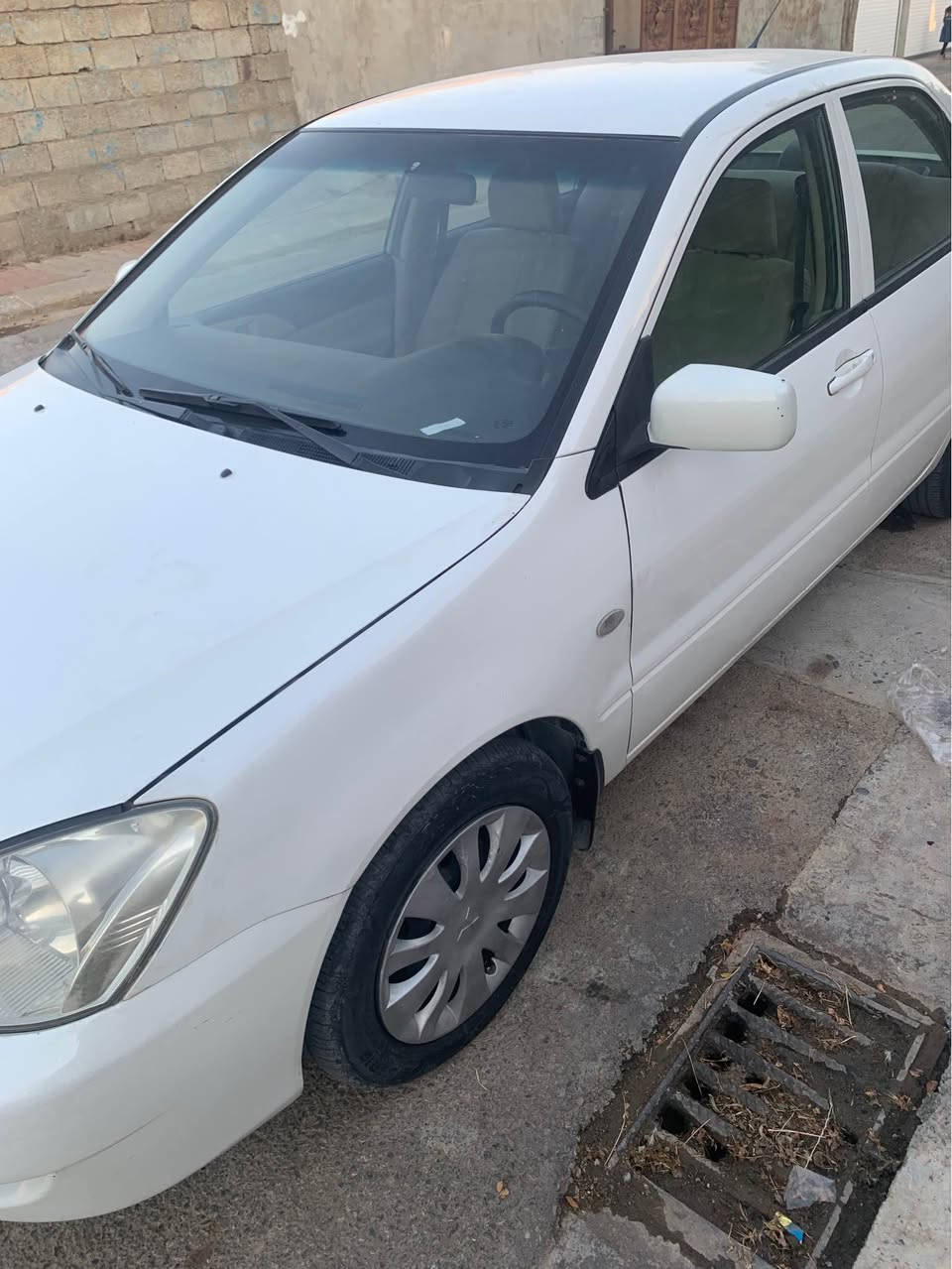 لانسەر مۆدیل ٢٠١٢مكینە گەورەیە  یەك پڵە بۆیاغی هە یە سەیارە تابڵێ جوانو توندوتۆڵە سەنوی نویە لیدرااوی نیە قەپو قوپی نیە شوێن ڕانیە ژمارە تەلەفۆن *********** سەیارەكە زۆر جوانە بشدار, السليمانية
