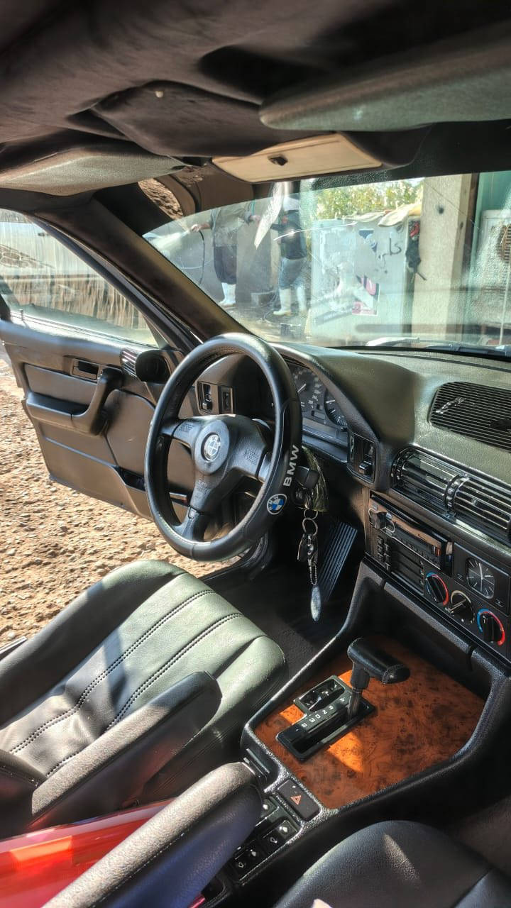 السلام عليكم 
BMW525. 1992
رقم انبار دولي بأسمي
مسكر فانوس
كير اوتو
كير محرك جديد
صدر امامي خلفي جديد
تخم ويل M18. جديد وتخم تاير جديد
غرفه جديده
سلايد طكتين شغال 100‎%‎
دعاميات ودوس M
بجم جديد 
كهربائيات كلها شغاله عل بلاد بدون اي چطل
السعر 73$ وبيها مجال بسيط 
مكاني ديالى جديده الشط
***********
