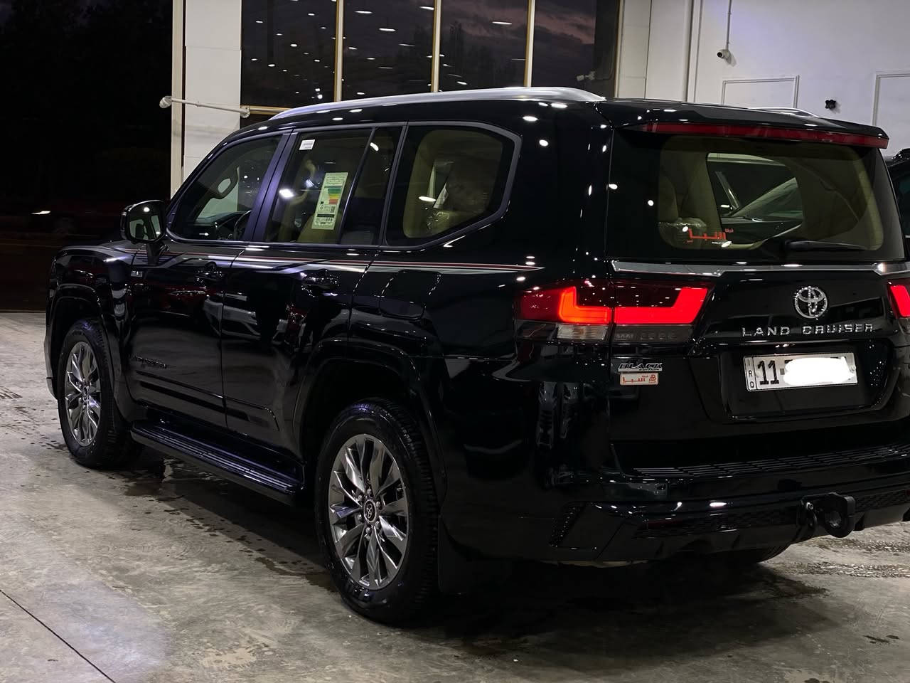 تويوتا لاندكروز 2024 فئة ليمتد بلاك ادشن 
فول 1/1 ماشية 13 الف كيلو و رقم بغداد 
الجديد و السيارة كلش جديدة جداً و مكفولة
كفالة عامة ومحرك وكير مكفولات و أبيع 
شرط السونار و سيارة مفحوصة سونار و جاهزة بدون اي نقص و للاستفسار عن ال
سعر او تفاصيل اتصل *********** و 
مكاني هو بغداد اتصل وتدلل و السيارة 
محرك 6 سلندر حجم 4000 تنفس طبيعي 
و بصمة وسلايد داخل جلد وبعد هواي من 
المواصفات المعروفة يعني سيارة فول 1/1
